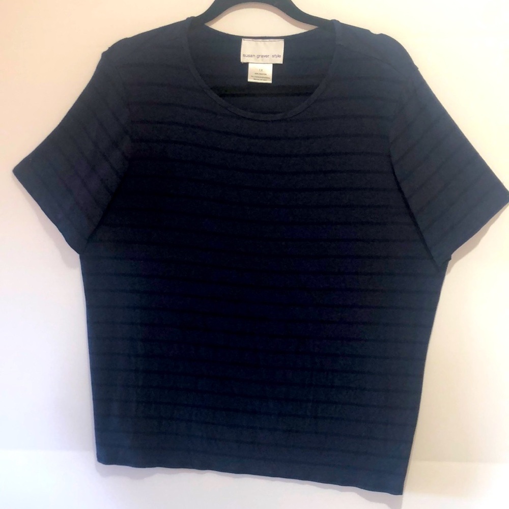 𝅺susan Graver navy blue top, strip pattern 1X